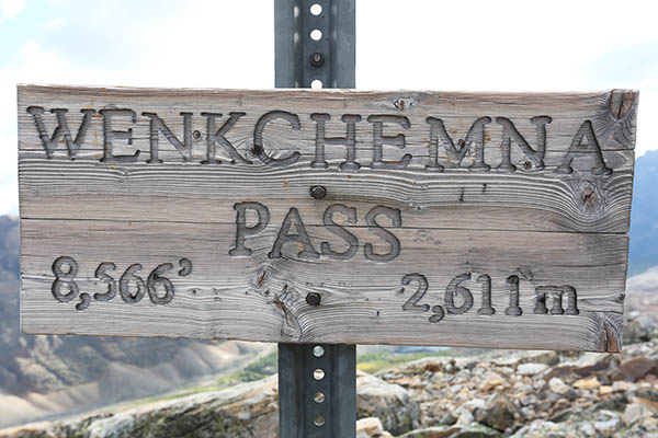 Wenkchemna Pass sign